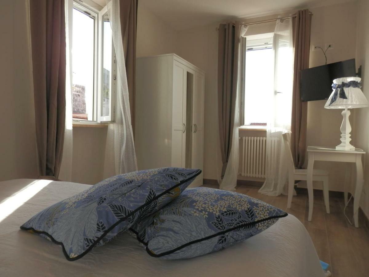 Santa Lucia B&B Гаета Екстер'єр фото